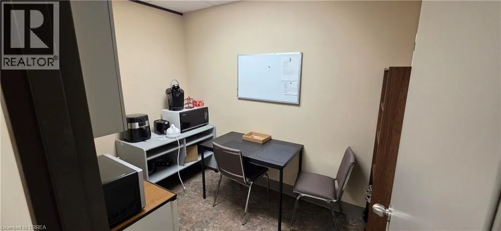 222 FAIRVIEW Drive Unit# 205 #205