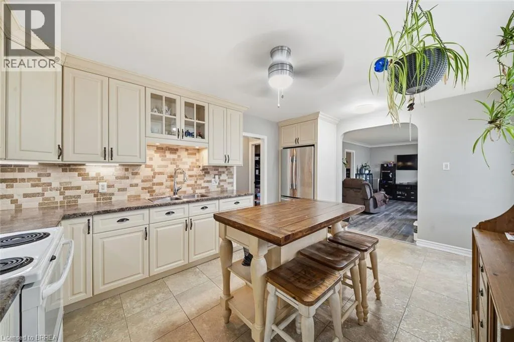 83 FAIRVIEW Drive