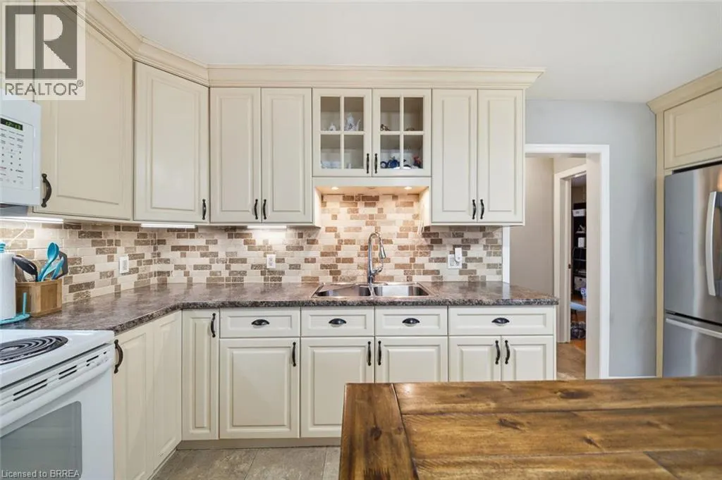 83 FAIRVIEW Drive