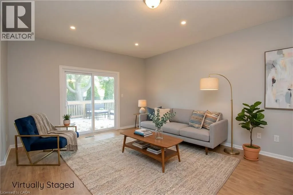 157 SILVERBIRCH Boulevard