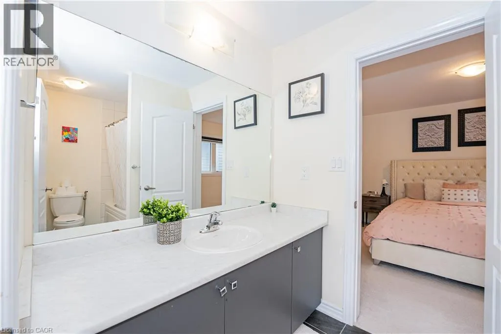 22 OAKTREE Drive