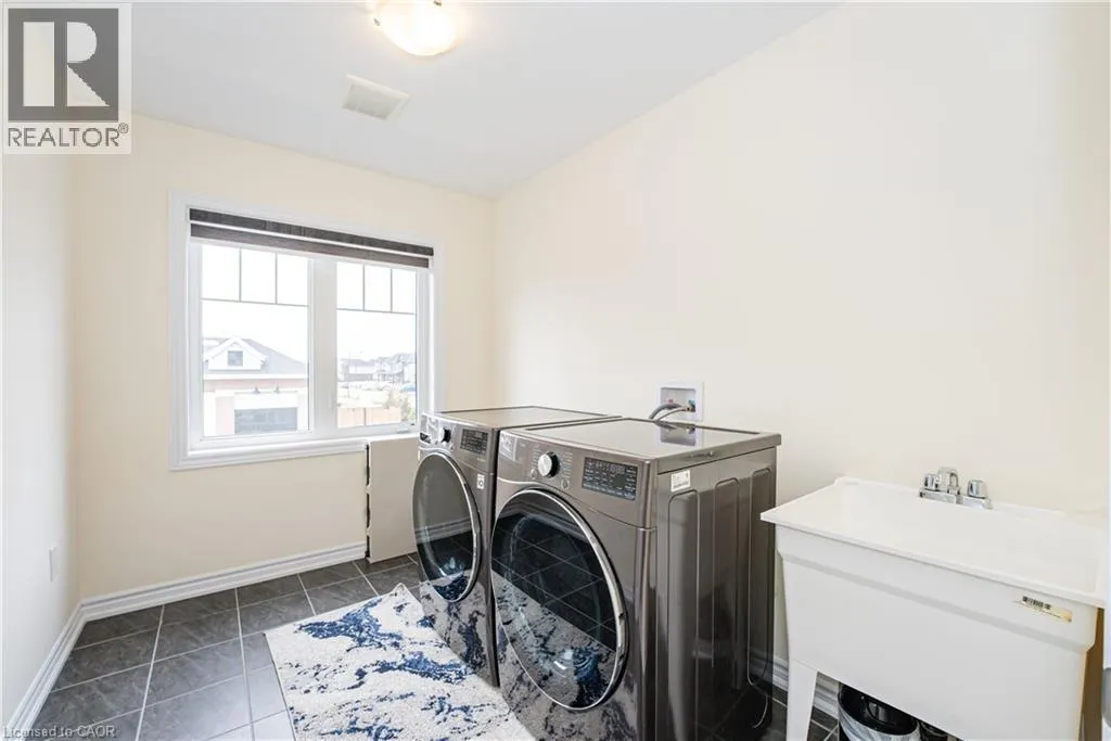 22 OAKTREE Drive