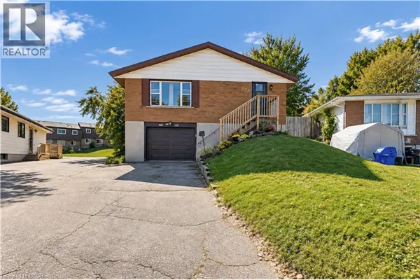 135 CEDARHILL Crescent