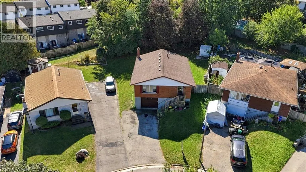 135 CEDARHILL Crescent