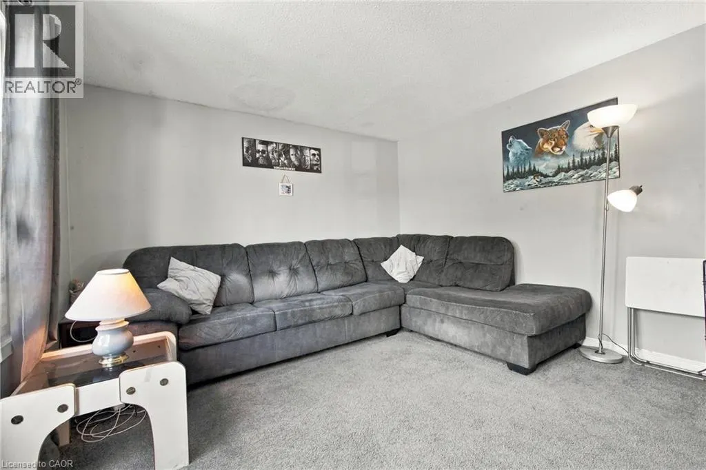 135 CEDARHILL Crescent