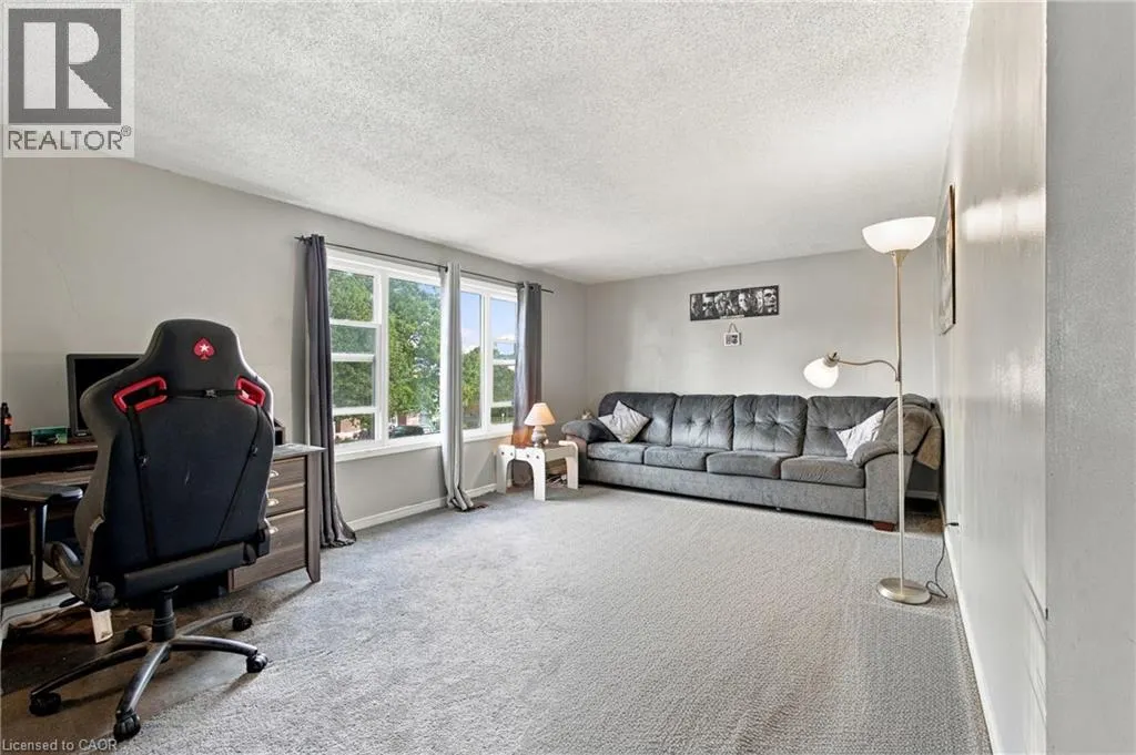 135 CEDARHILL Crescent