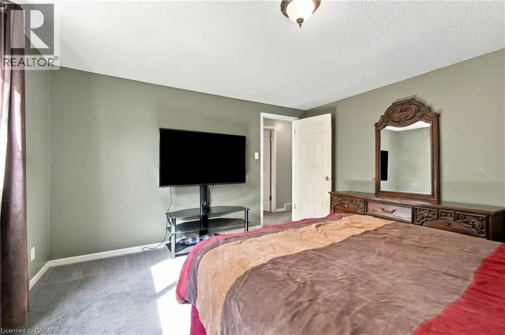 135 CEDARHILL Crescent
