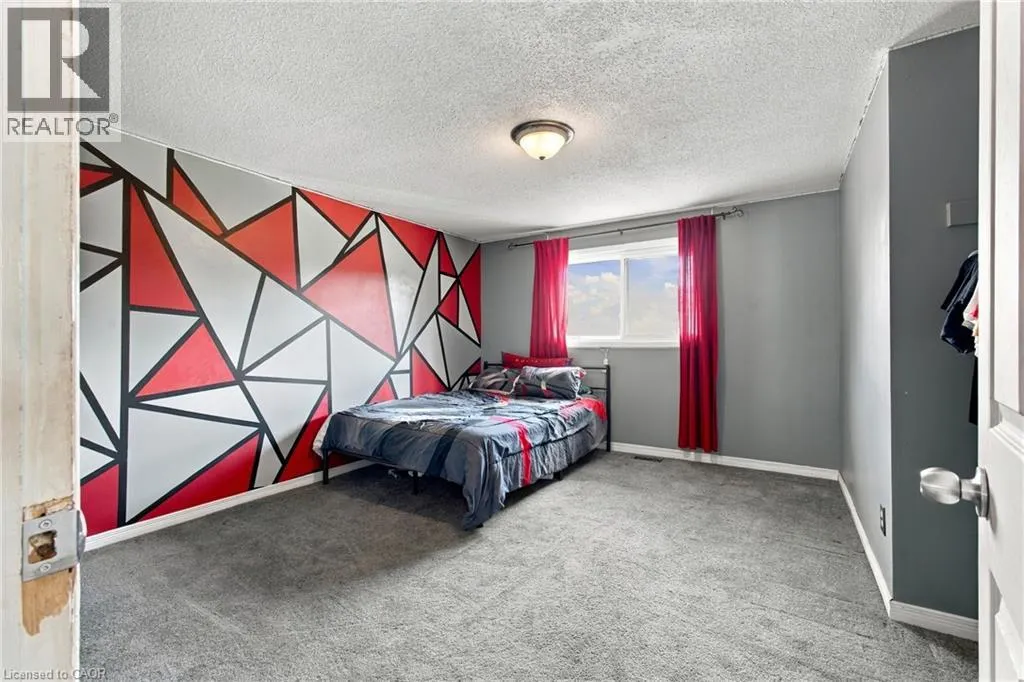 135 CEDARHILL Crescent