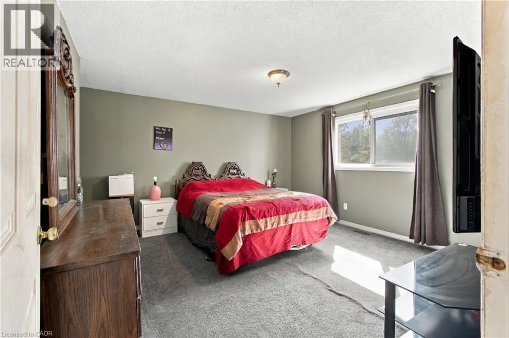 135 CEDARHILL Crescent