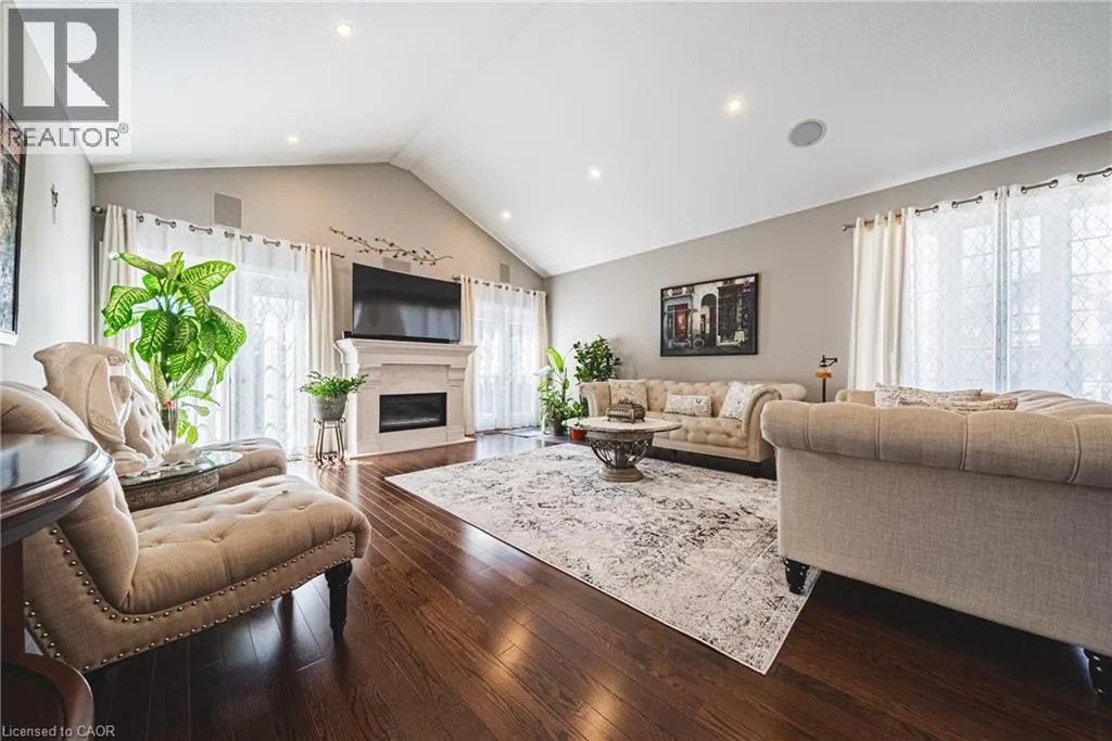 137 PINEHILL Drive