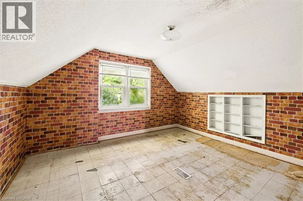 2 LINCOLN Crescent