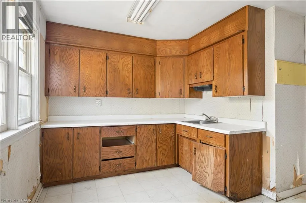 2 LINCOLN Crescent