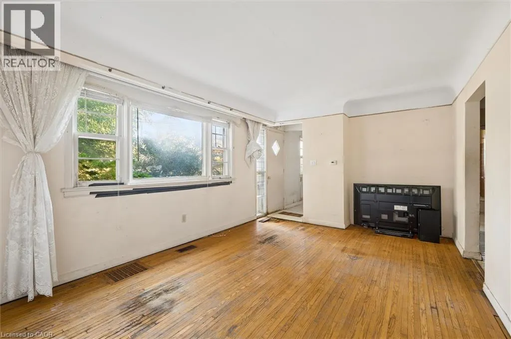 2 LINCOLN Crescent