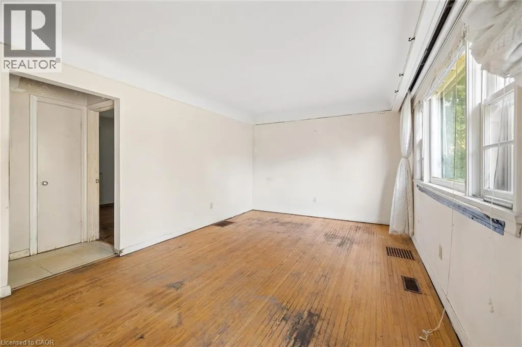 2 LINCOLN Crescent