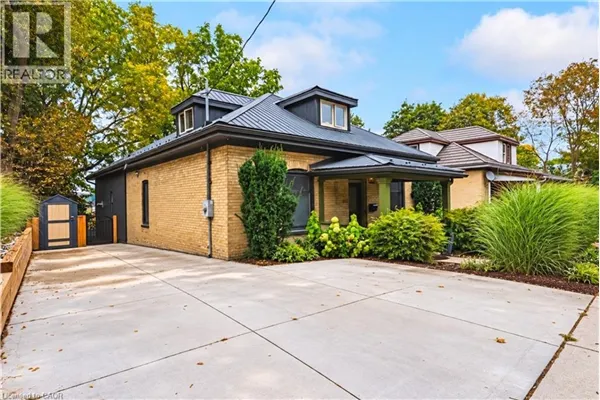 103 COURTNEY Street
