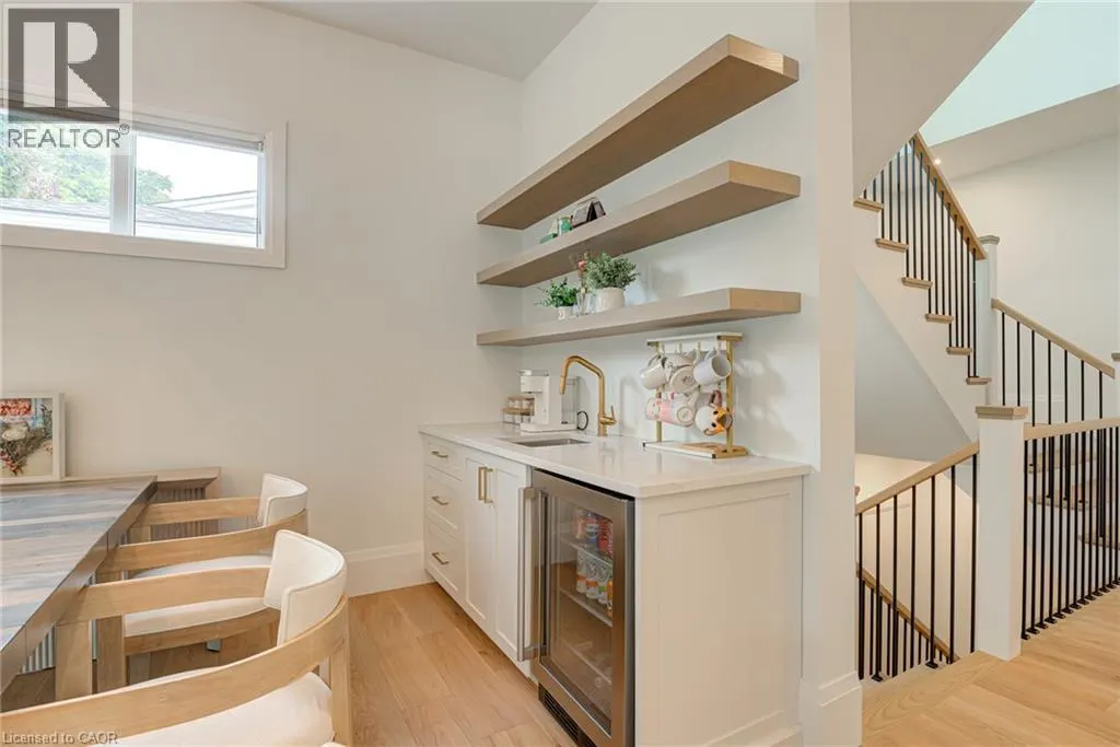 90 MARGARET Avenue N Unit# A #A
