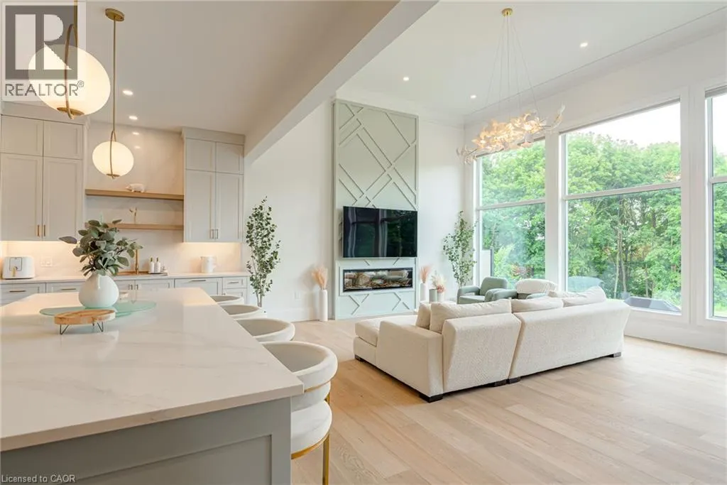 90 MARGARET Avenue N Unit# A #A