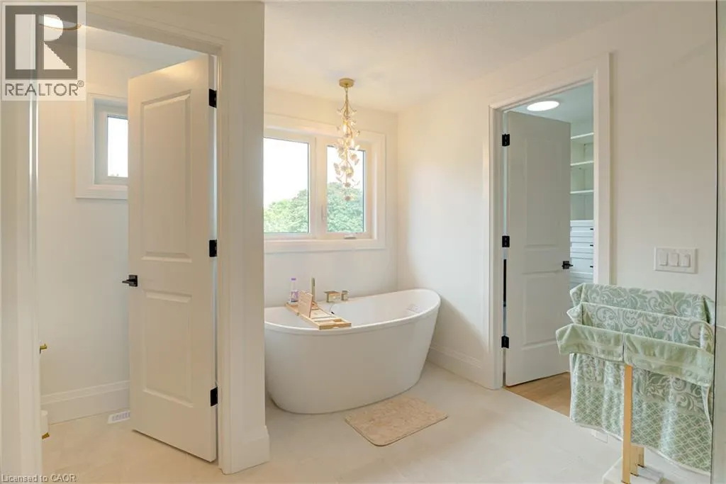 90 MARGARET Avenue N Unit# A #A