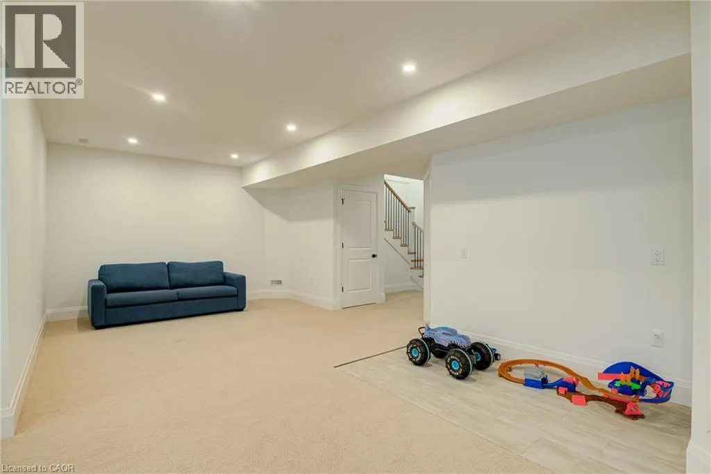 90 MARGARET Avenue N Unit# A #A