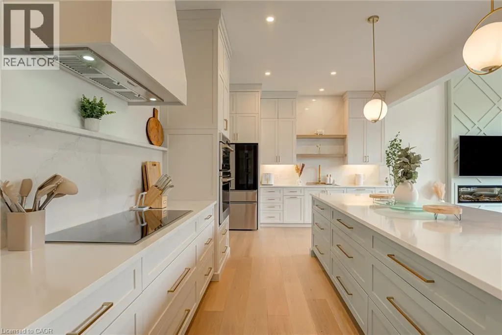 90 MARGARET Avenue N Unit# A #A