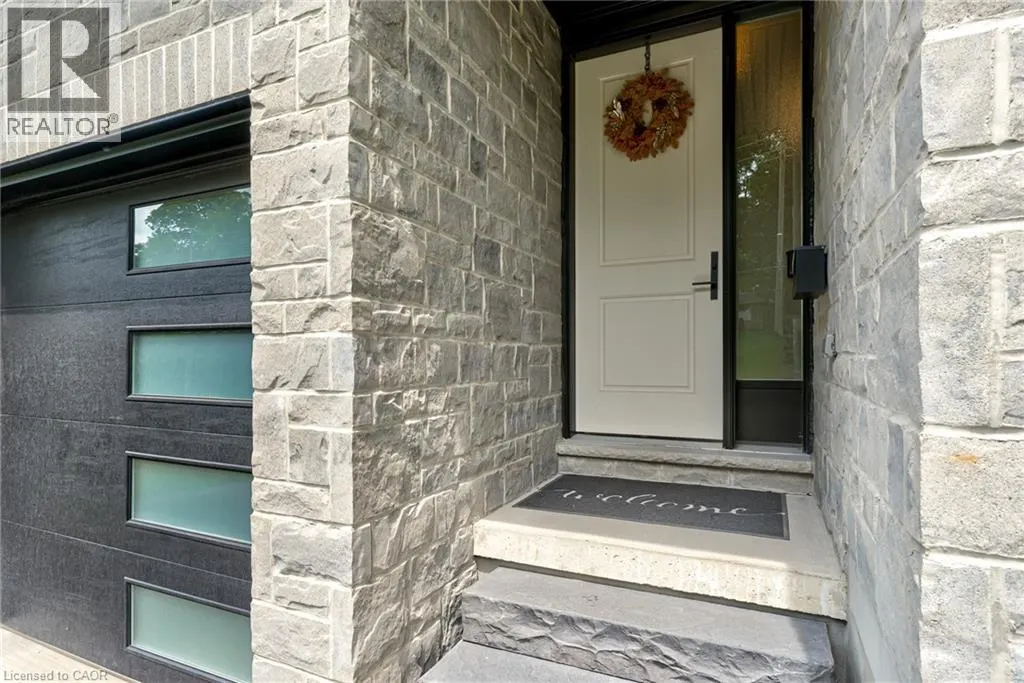 90 MARGARET Avenue N Unit# A #A