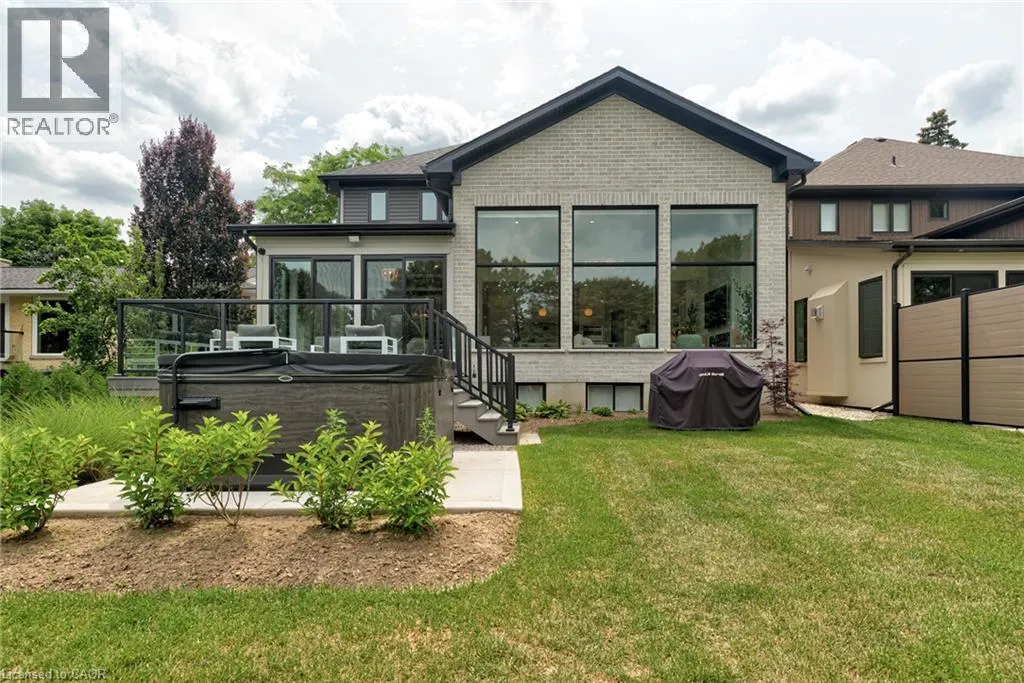 90 MARGARET Avenue N Unit# A #A