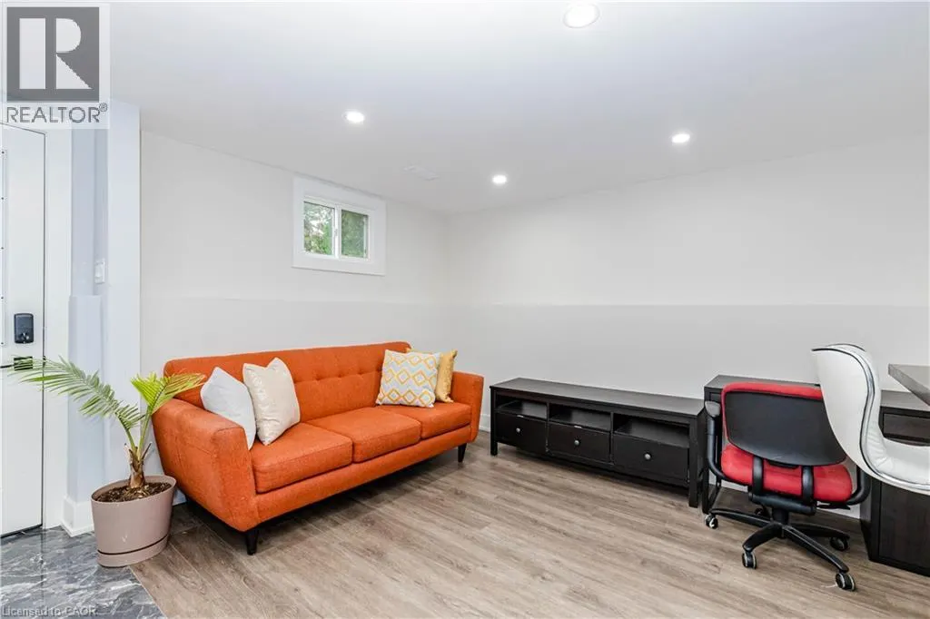2358 ARNOLD Crescent