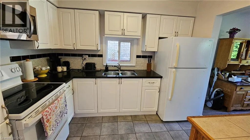 4 PARKSIDE Drive