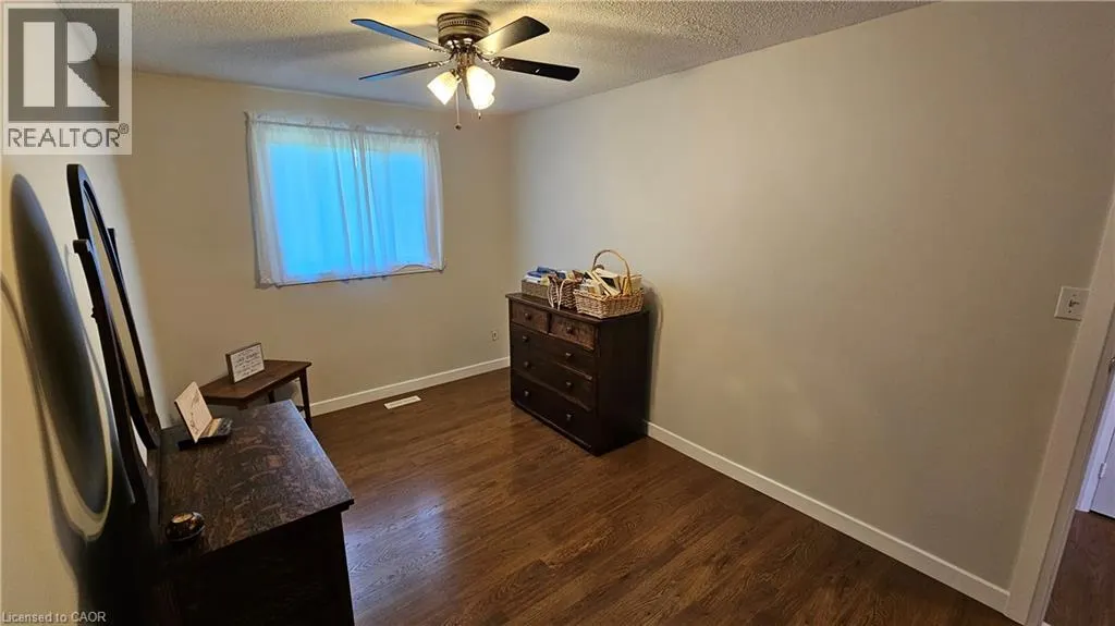 4 PARKSIDE Drive