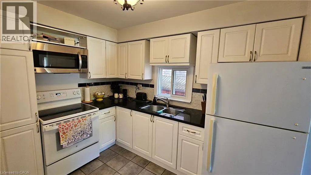 4 PARKSIDE Drive