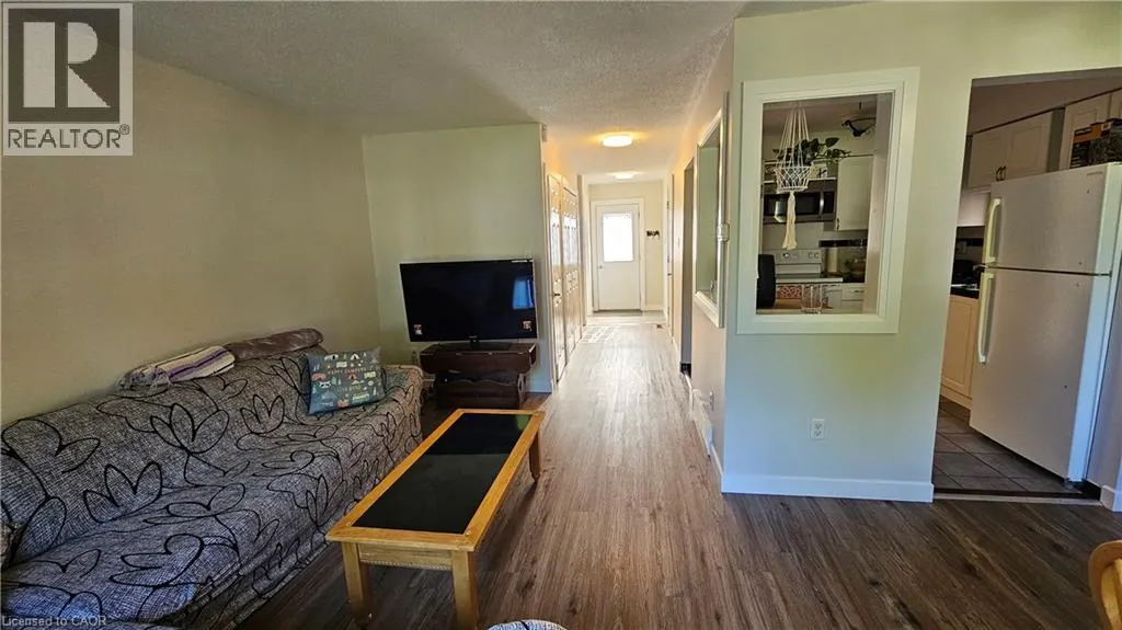 4 PARKSIDE Drive