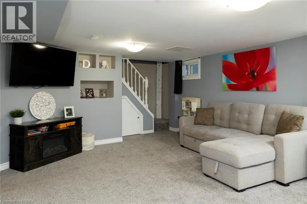 92 SOVEREIGN Street W