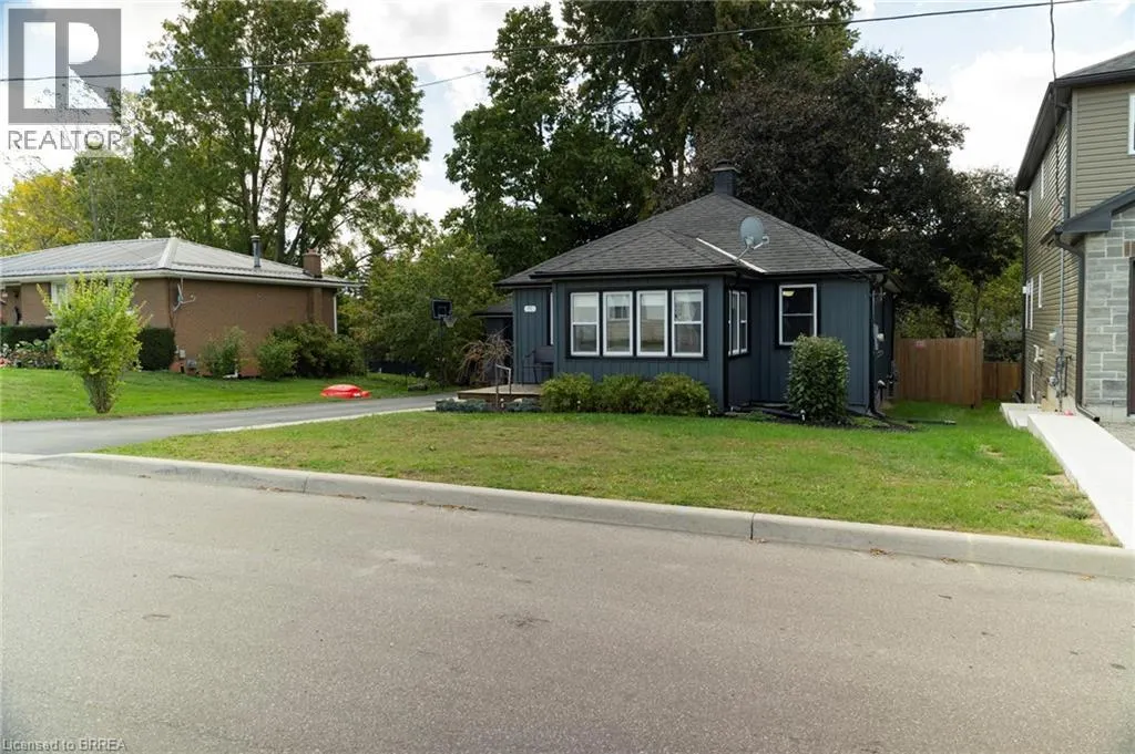 92 SOVEREIGN Street W