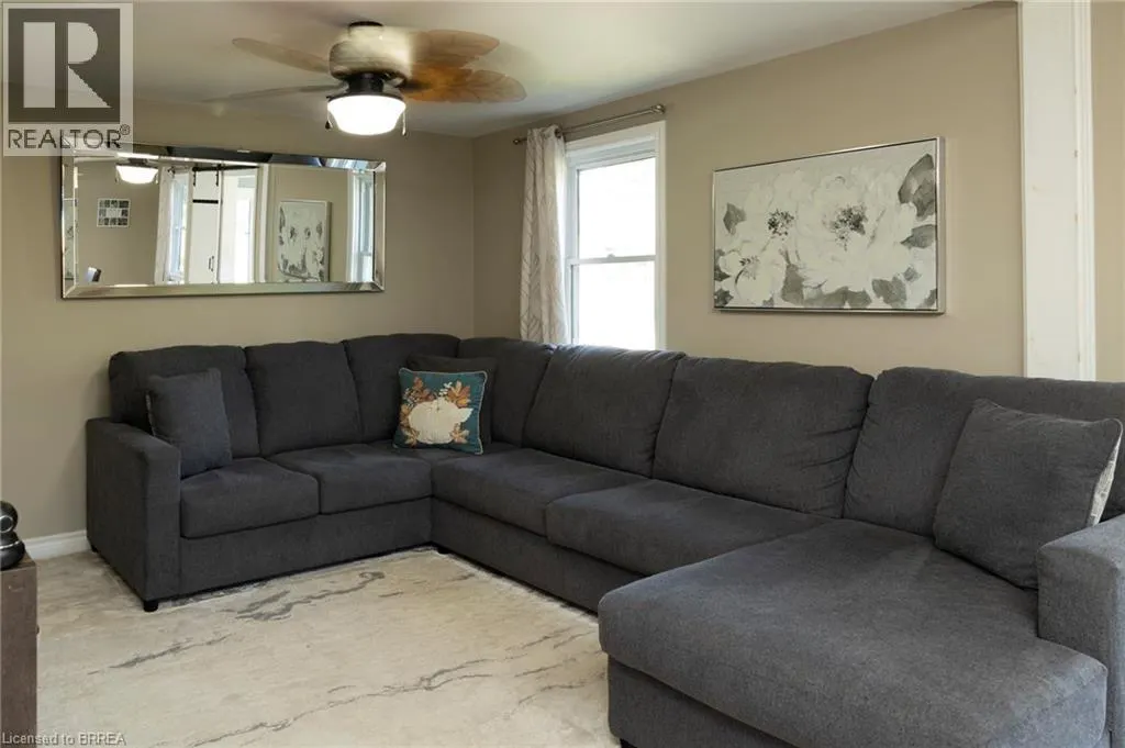 92 SOVEREIGN Street W