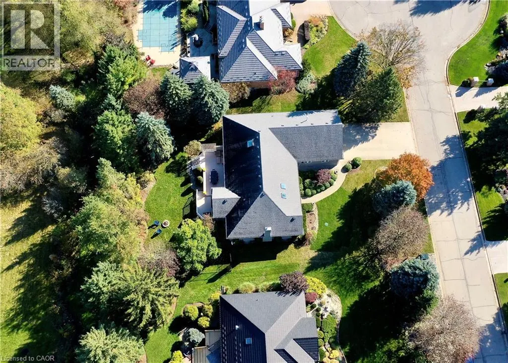 10 MEADOW HEIGHTS Drive