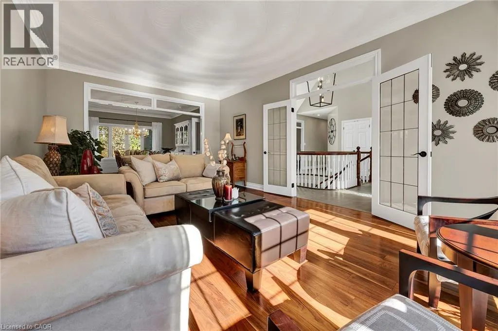 10 MEADOW HEIGHTS Drive