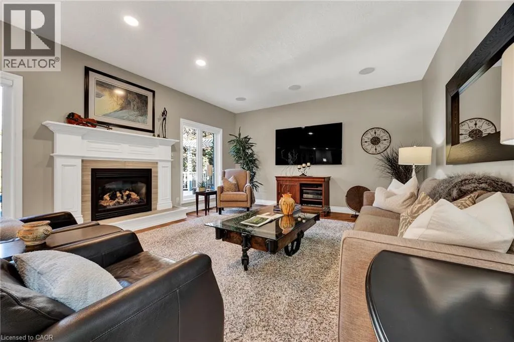 10 MEADOW HEIGHTS Drive