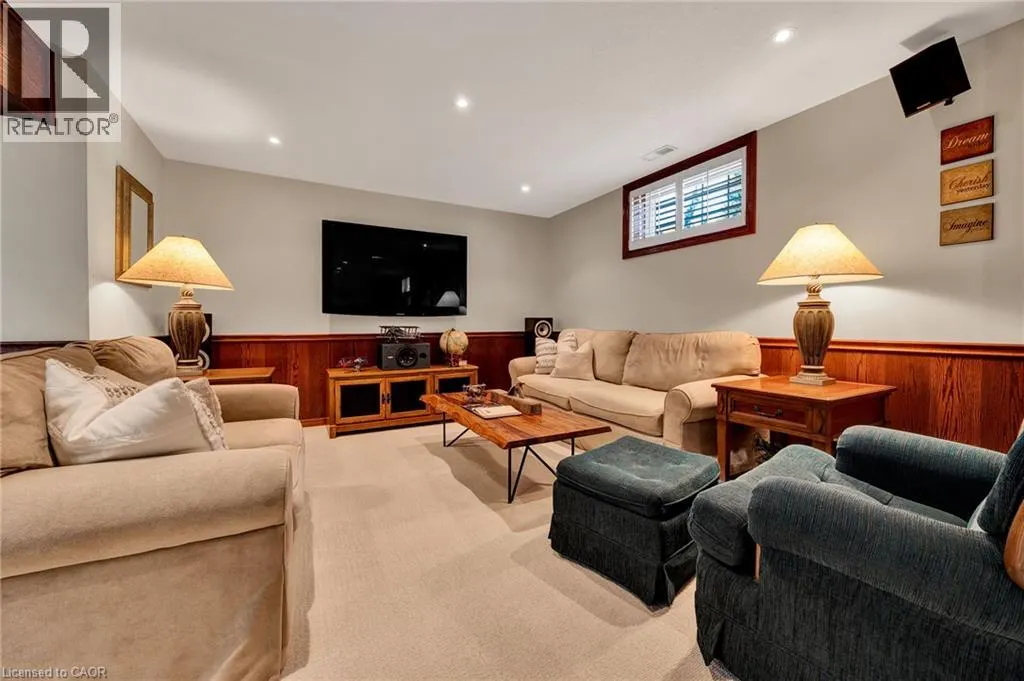10 MEADOW HEIGHTS Drive