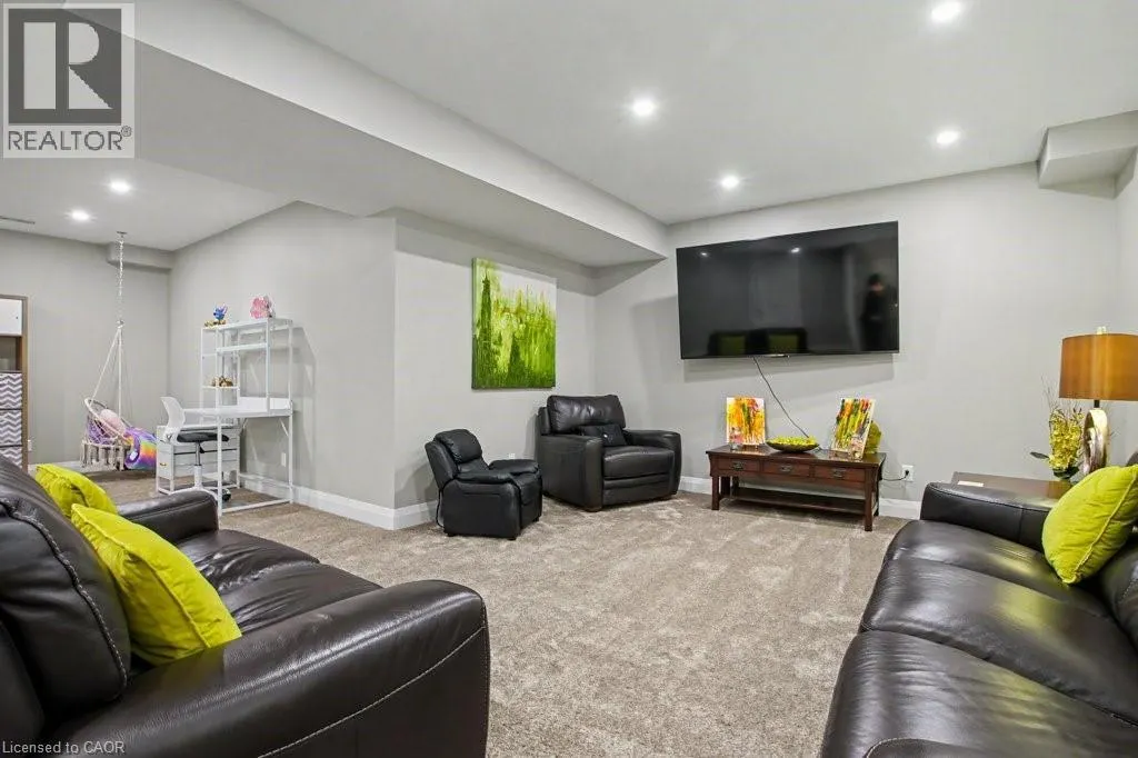 157 GREEN GATE Boulevard
