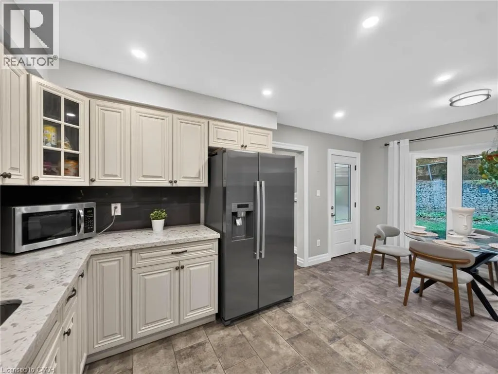 12 SUNDROP Court