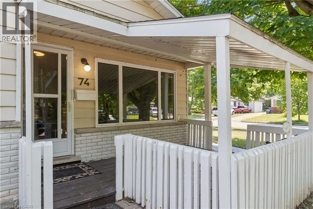 74 HELENE Crescent