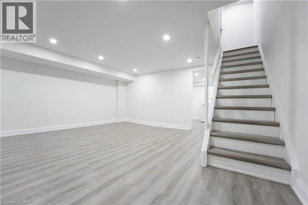 136 JANSEN Avenue