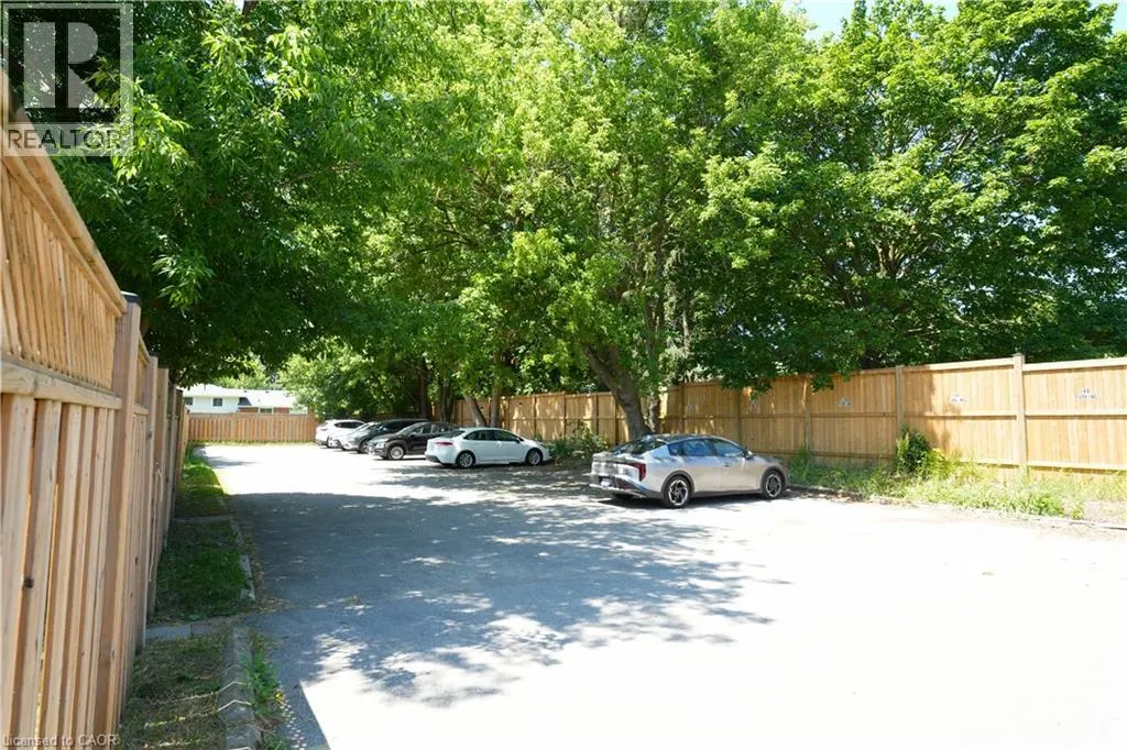 136 JANSEN Avenue