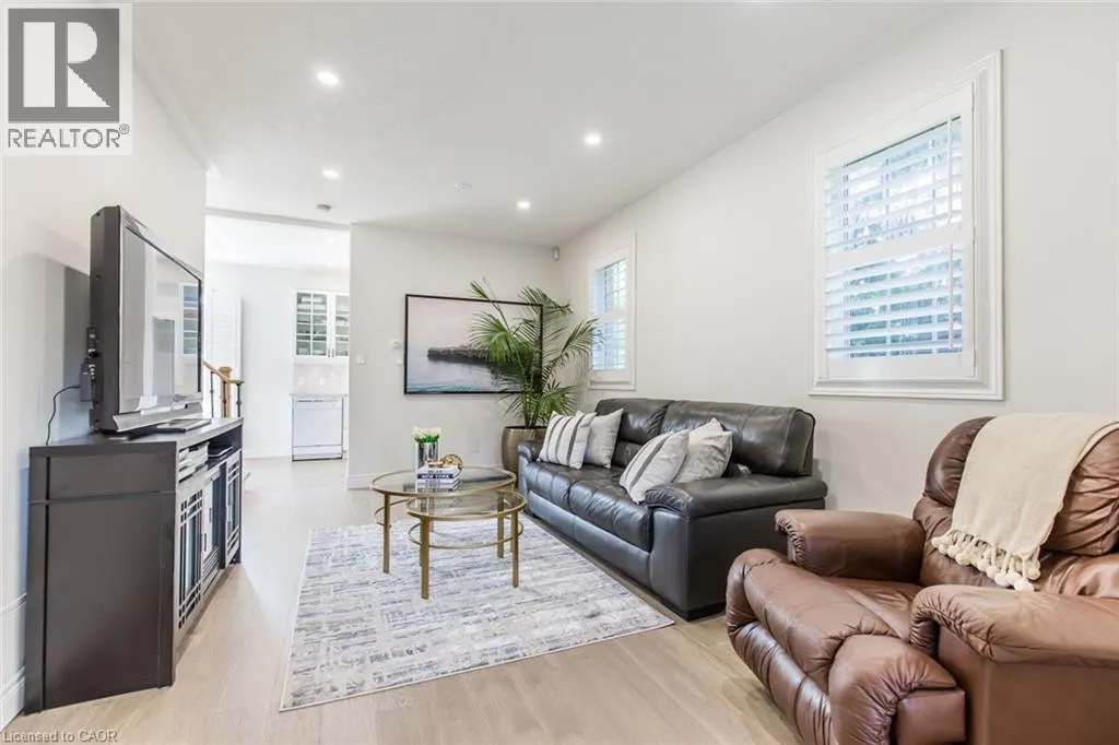 109 PEACHWOOD Crescent