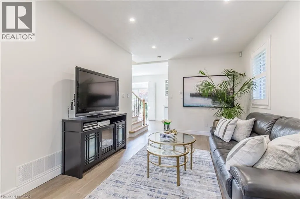 109 PEACHWOOD Crescent
