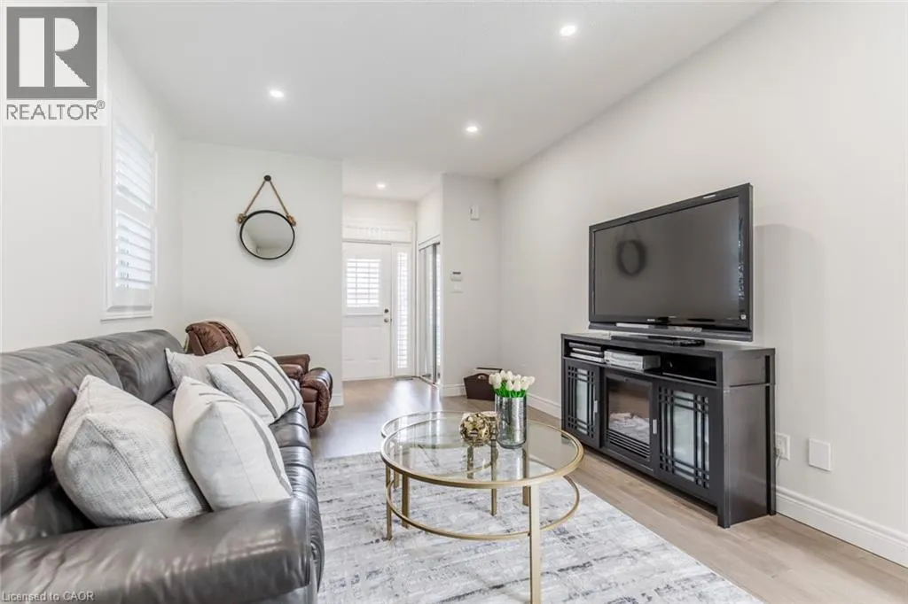 109 PEACHWOOD Crescent