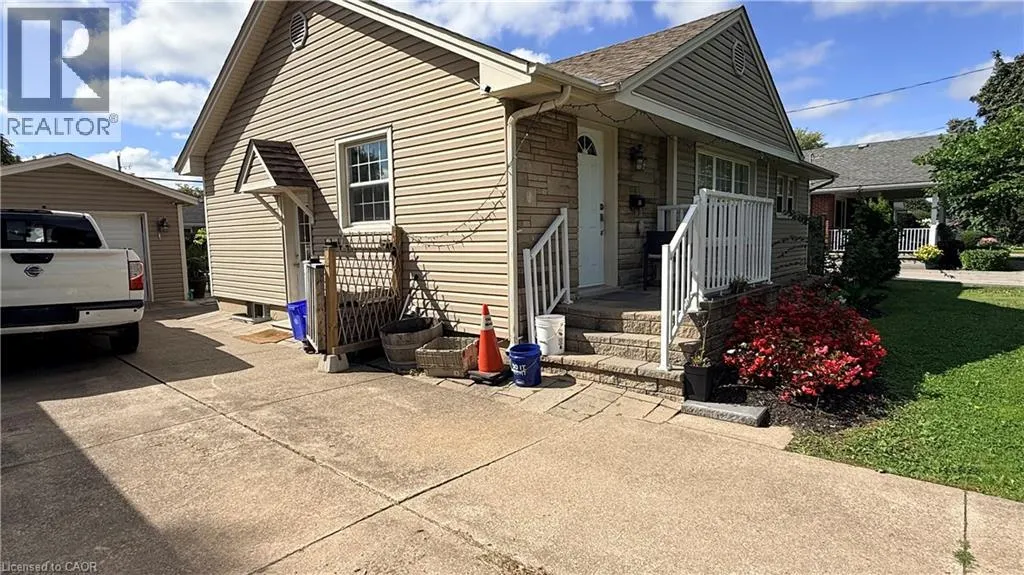 12 ROSELAND Avenue