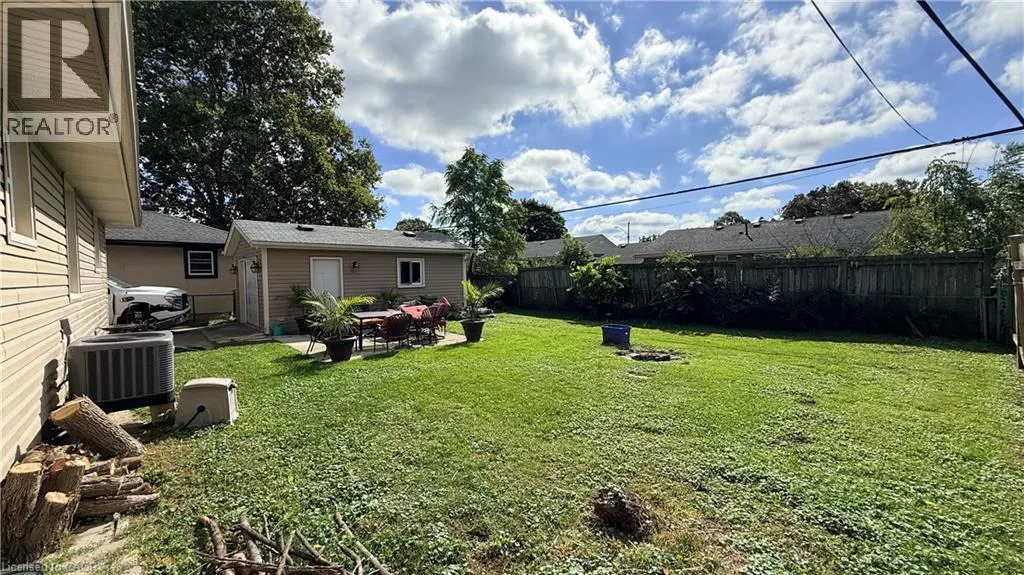 12 ROSELAND Avenue