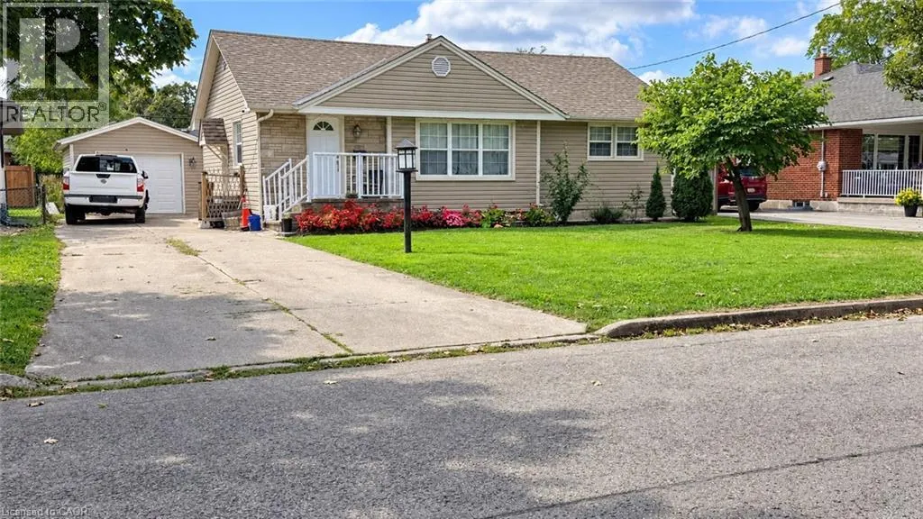 12 ROSELAND Avenue