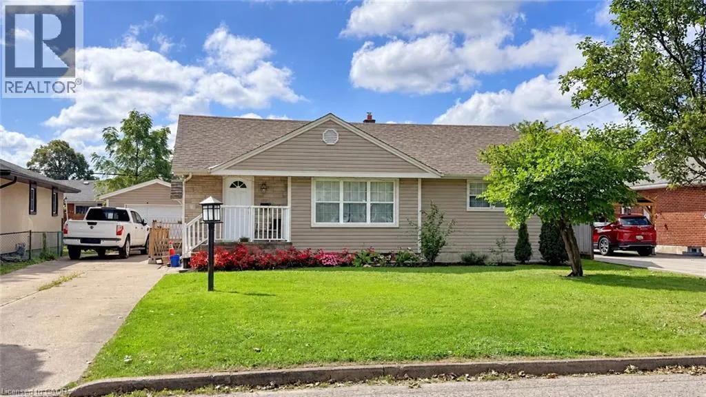 12 ROSELAND Avenue